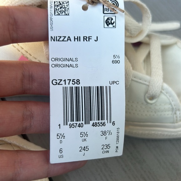 adidas Andr Saraiva x Nizza Hi RF 'The World Needs Love' women’s US size 6. - Picture 6 of 6